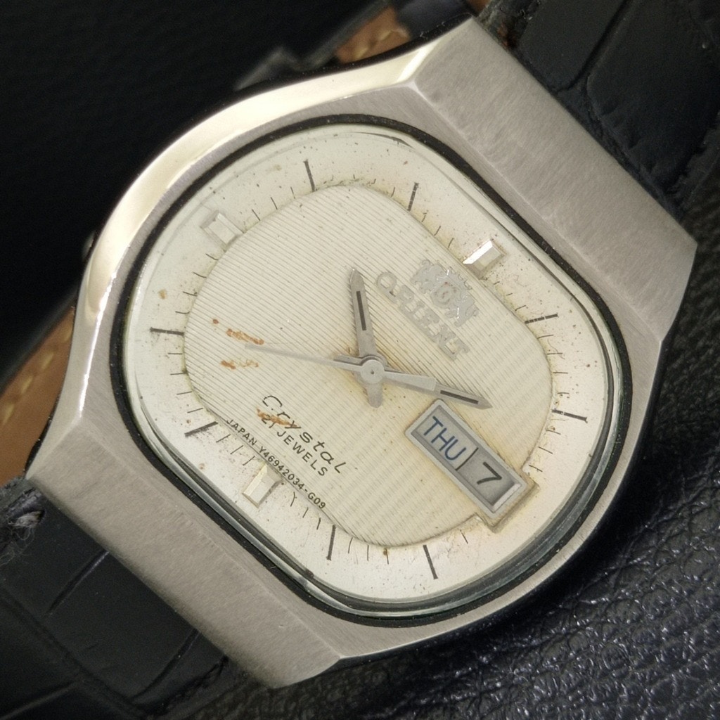 Vintage 1977 Oval Orient Automatic Mens Silver Watch WDaydate  White Accents